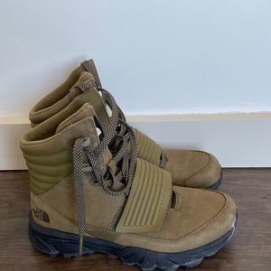 Khaki winter boots